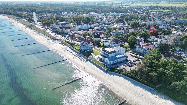 Drohnenaufnahme West mit Pfeil.jpg