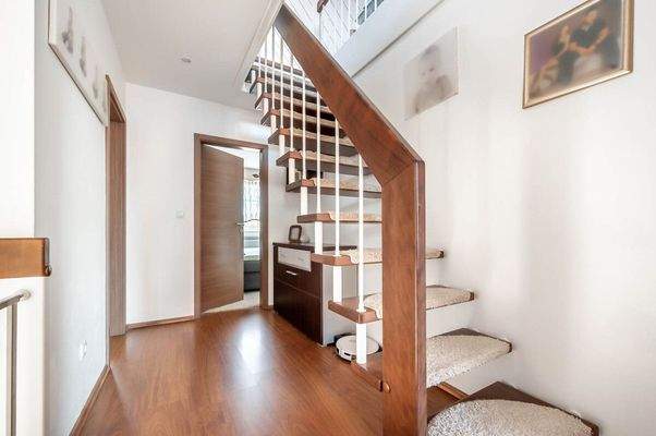 Treppe ins Dachgeschoss