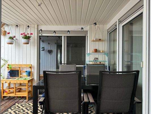 Überdachte Terrasse DG Wohnung