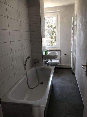 Beispielbild Bad mit Wanne.jpg