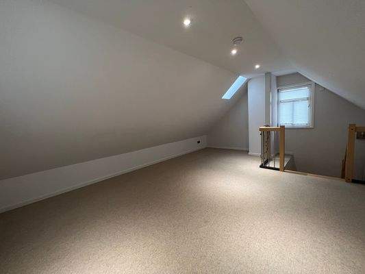 Haus-Gießen-Tiefenweg 5-Galerie Dachgeschoss (2).J