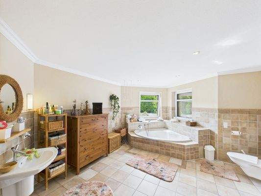 CAM03784G0-PR0075-STILL011