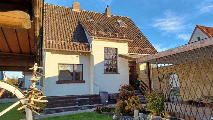 Überdachte Terrasse zum Hauseingang