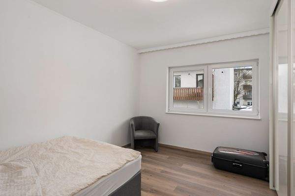 Obergeschosswohnung: Zimmer (2) 14,60m²