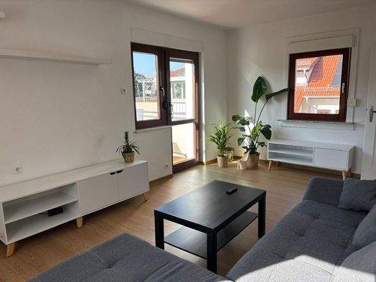 Wohnzimmer Blick zum Balkon