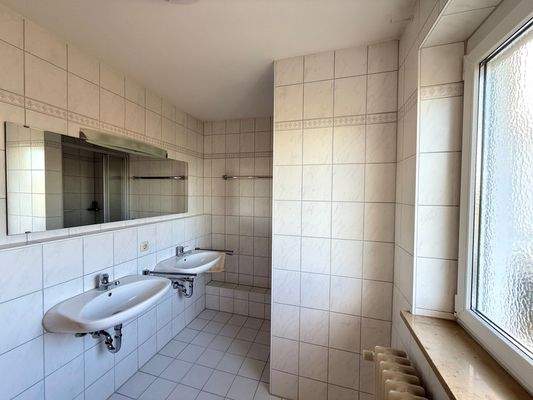 Tageslichtbad UG Duschbad 