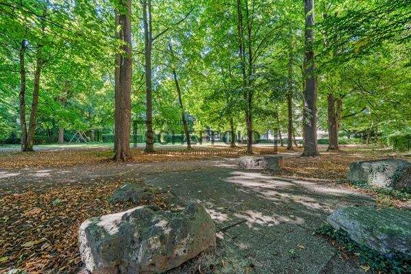 Angrenzender Park "Höhenanlage"