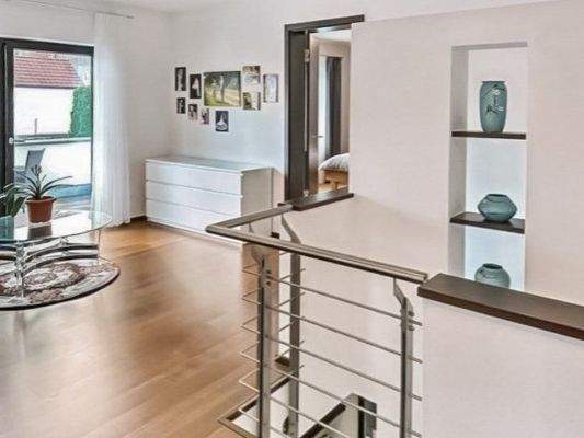 Flur und Aufgang zum OG_1