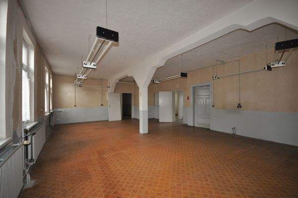 15 großer Saal Haus A.JPG