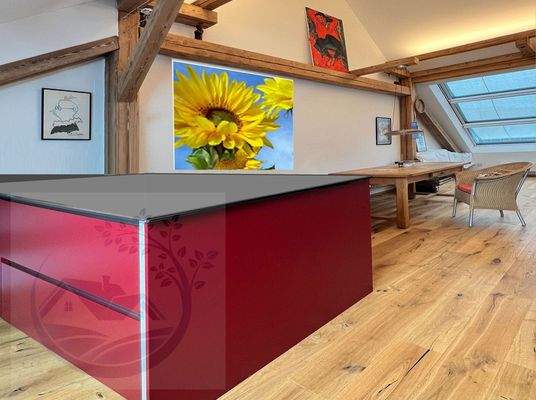 edle Einbauküche und Essbereich