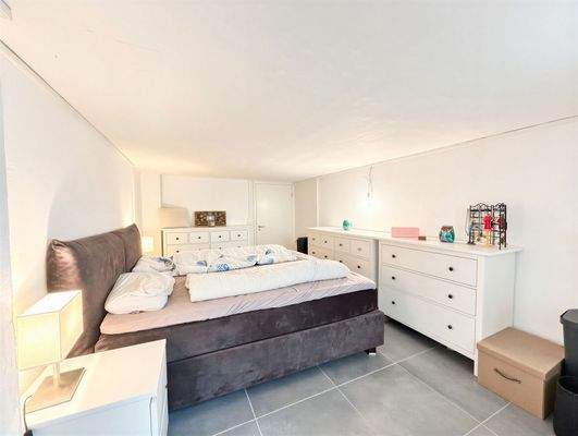 Schlafzimmer im Souterrain Bild 1