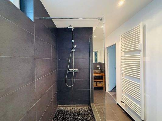 Modernes Vollbad 8. OG