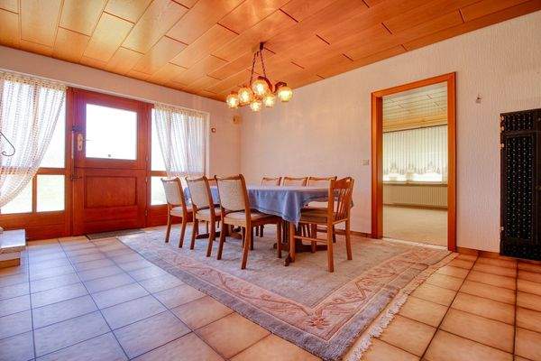 Eingangsbereich und Esszimmer