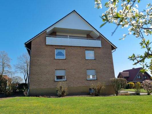 Giebelseite mit Garten