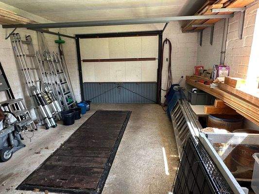 40 Garage mit Grube.jpg