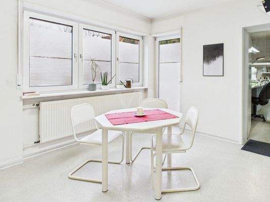 Aufenthaltsbereich mit Balkon