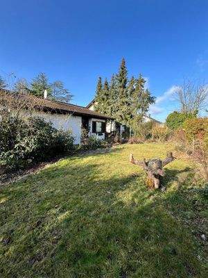 Garten und Hauseingang 