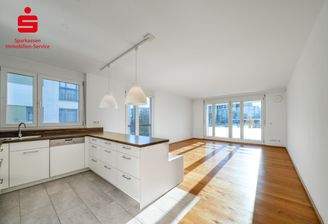 Lichtdurchfluteter Wohn-Essbereich