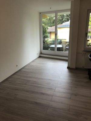 Wohnzimmer mit Balkon