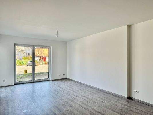 Wohn- und Essbereich mit Zugang zur Terrasse