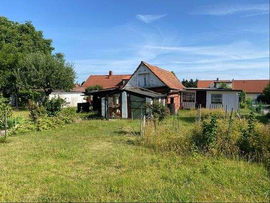 Rückansicht Garage mit Anbauten