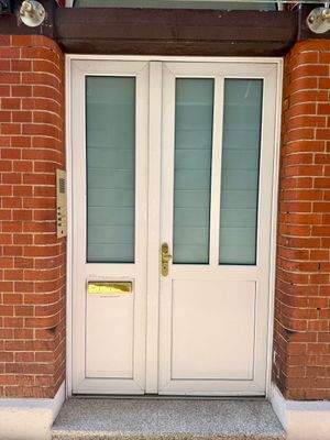 Hauseingang frontal.jpg