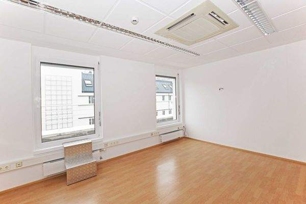 Büro mit Terrassenzugang