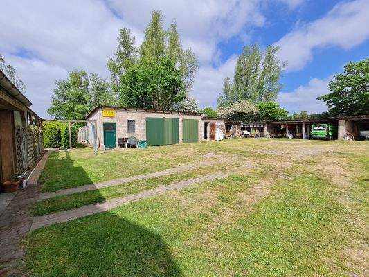 Blick auf das Nebengebäude