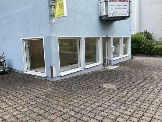 großzügige Schaufensterfläche