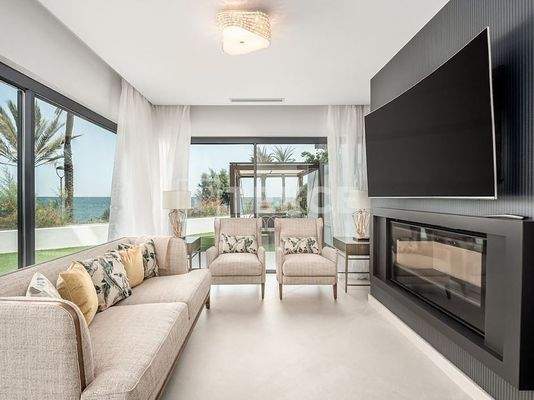 Elegant 3-Bedroom Townhouse with Communal Pool in Estepona