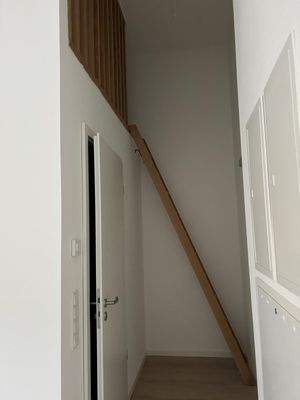 Flur mit Leiter nach oben