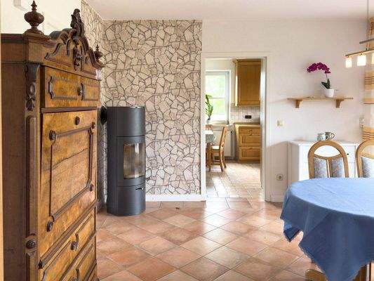 Essdiele mit Kaminofen