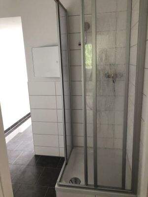 Bad mit Wanne und Dusche