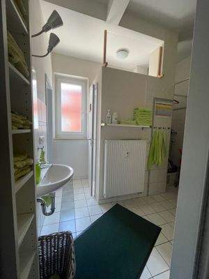 Badezimmer mit Dusche