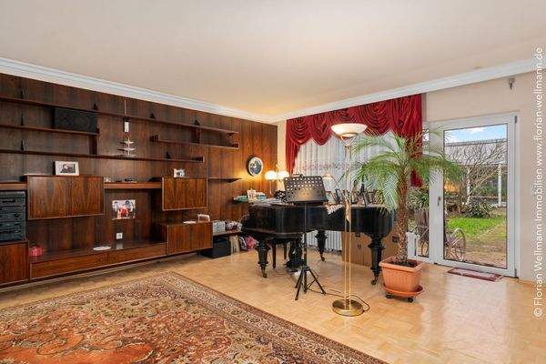 Wohnbereich mit Zugang zum artriumähnlichen Innenhof 69,27 m²