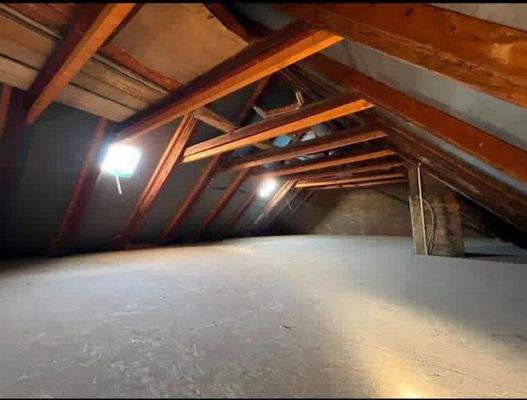 Dachboden zur freien Verfügung