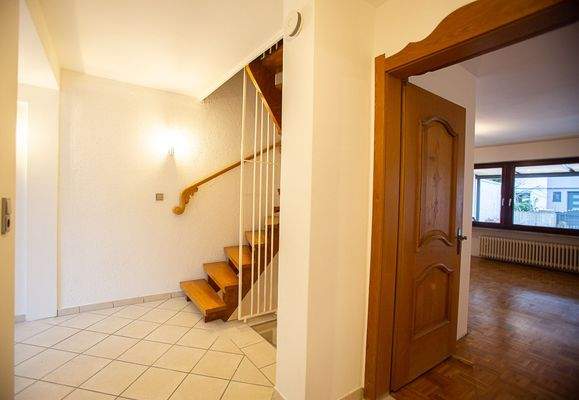 Flur mit Blick in das Wohnzimmer