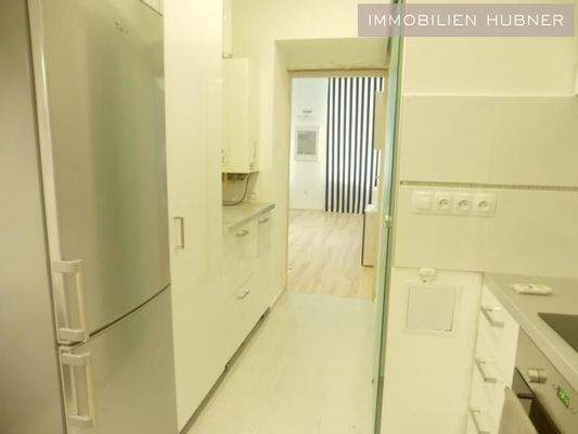 Küche, Blick zum Wohnzimmer