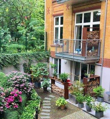 Fassade mit Balkon und Terrasse
