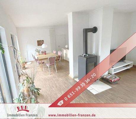 Blick vom Wohnzimmer ins Esszimmer