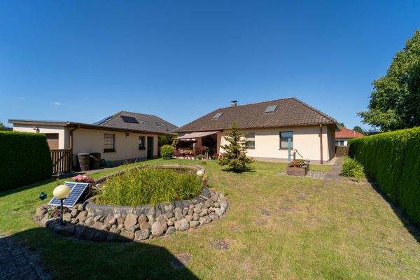 Außenansicht + Garten