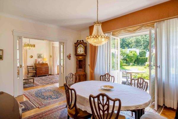 Essbereich mit offener Terrassentür