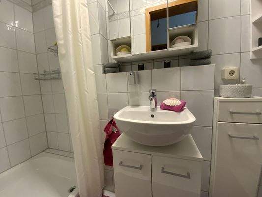 Duschbadezimmer im Erdgeschoss