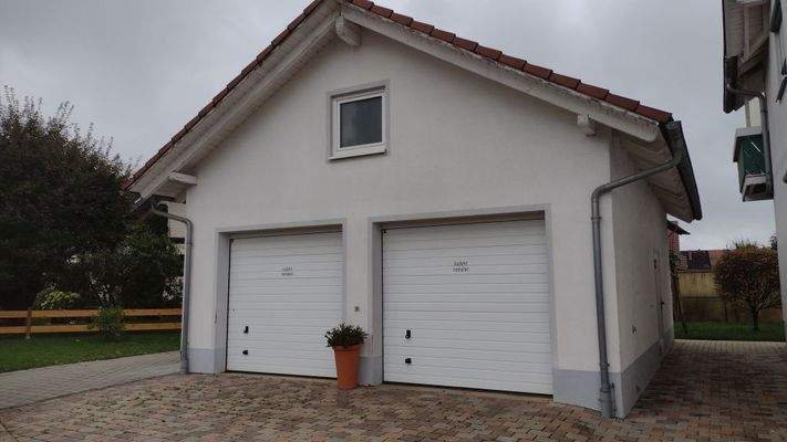 die Garage mit Bühne