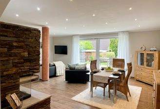 1_Blick ins offene Wohnzimmer