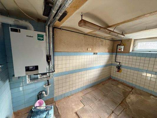 Waschküche mit Heiztherme