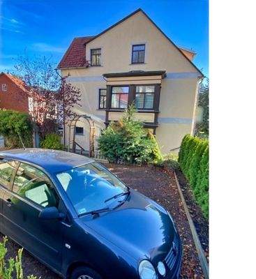 Ansicht Giebel + Stellplätze.jpg