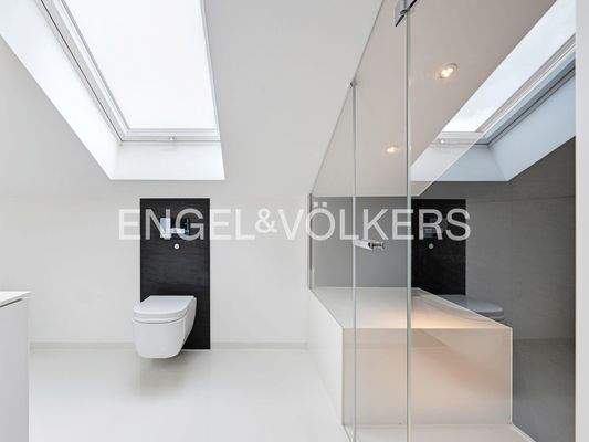 Stilvoll gestalteter Duschbereich