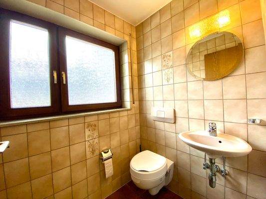 Geräumiges Gäste-WC