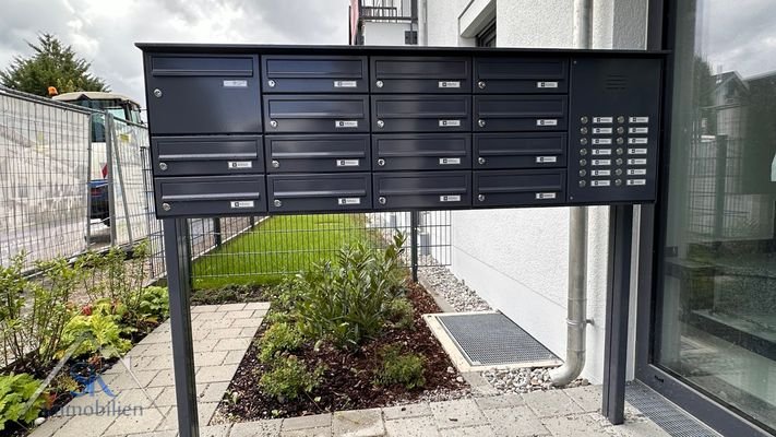 Briefkasten- u. Klingelanlage